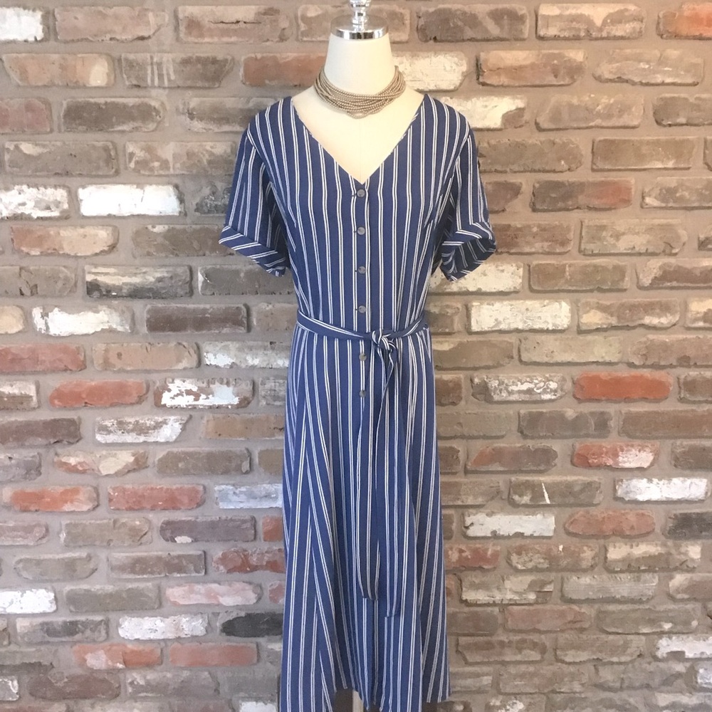 AGB Women’s Blue Striped Short Sleeve V-neck Button Front Midi Belted Dress 14 - Picture 2 of 6